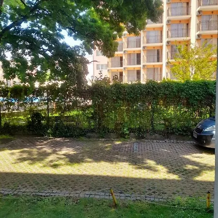Yassen Close To Sea And شقة